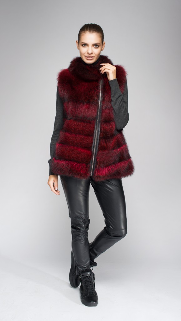 Жилет из меха енота